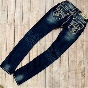 ROCK REVIVAL AVERY STRAIGHT JEANS
